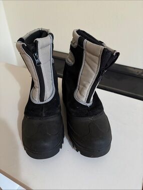Itasca Black and Gray Kids Zip-Front Snow Boots